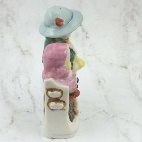 Vintage Occupied Japan Boy Girl on Fence Figurine Porcelain Horn - Picture 4 of 12